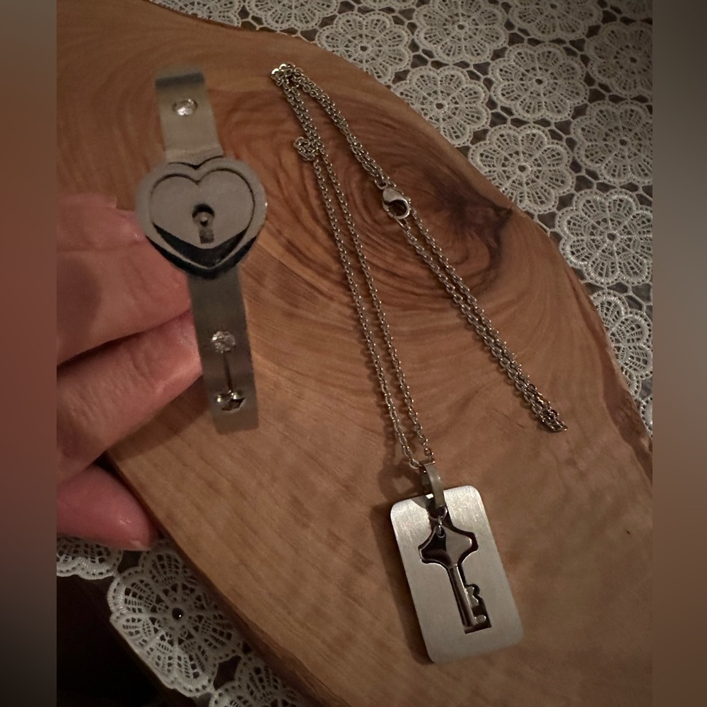 Love Bangle with key and necklace (new)